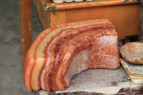 Cận[-]cảnh[-]đá[-]thịt[-]lợn[-]quý[-]hiếm[-]có[-]giá[-]đắt[-]hơn[-]vàng